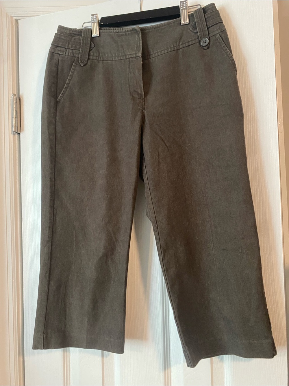 Larry Levine Olive Green Capris — Wide Crop Chino Style
